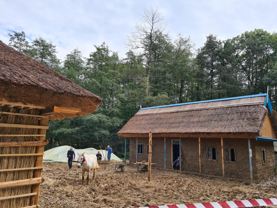 Două case tradiționale din Delta Dunării, reconstruite în Muzeul ASTRA