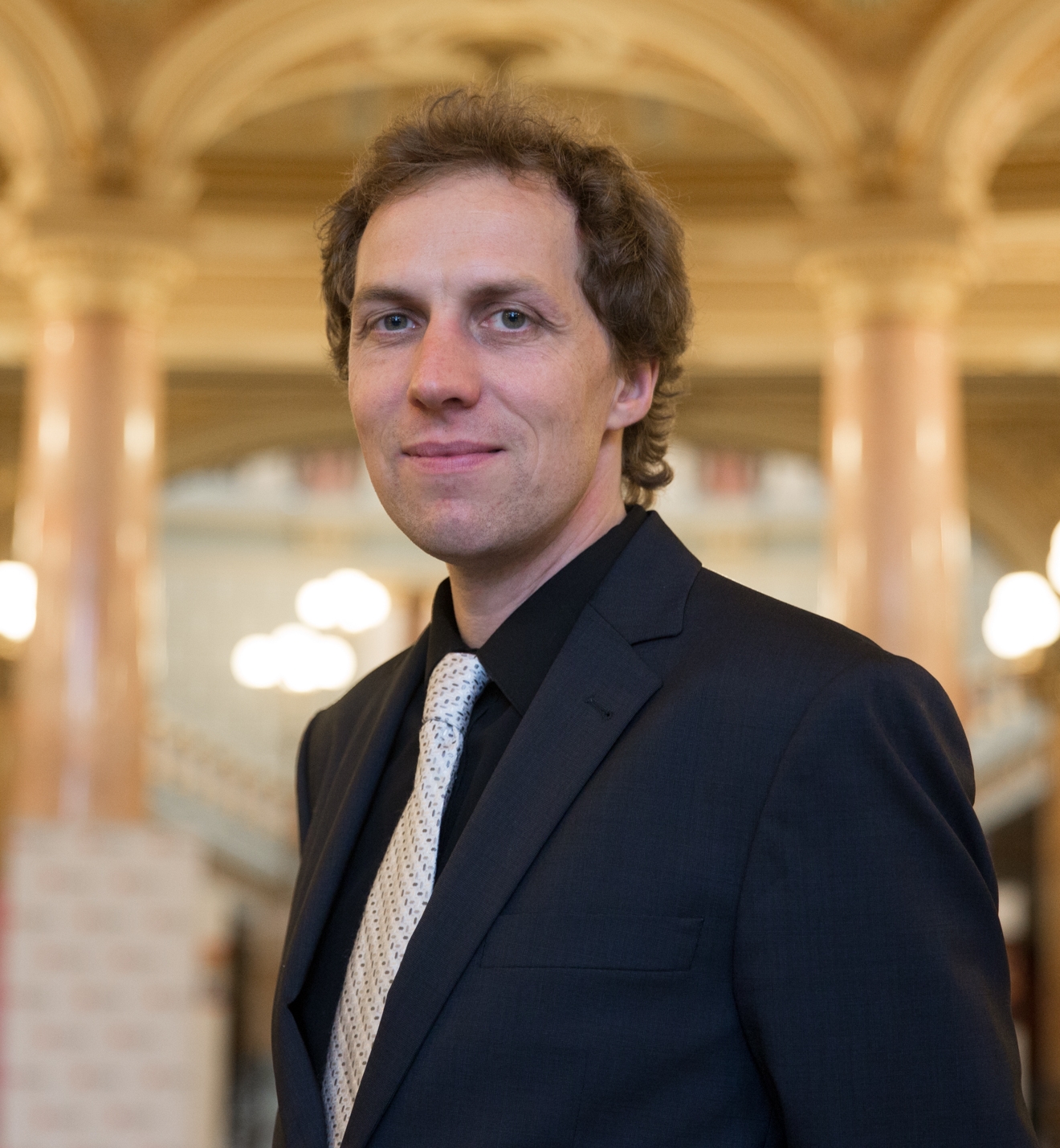 Organistul Bisericii Negre din Brașov se mută, pentru o săptămână, în județul Sibiu