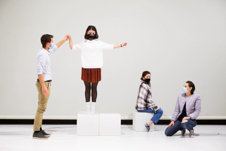 Actorii Teatrului „Gong” prezintă o nouă serie de spectacole de lectură online