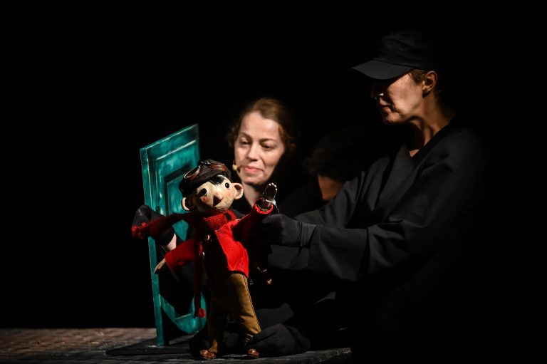 O nouă premieră la Teatrul Gong. „Hermann visează”, în regia Elizei Păuna