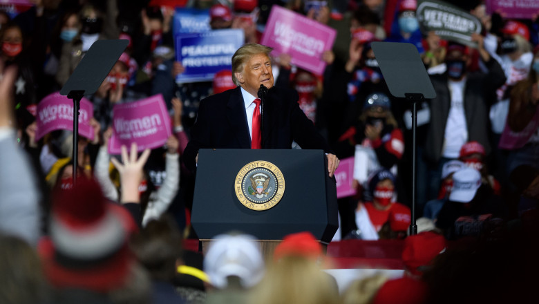 Donald Trump, după vindecarea de coronavirus: „Nu știu ce mi-au dat, dar mă simt ca Superman. Aș putea să vă pup pe toți!”