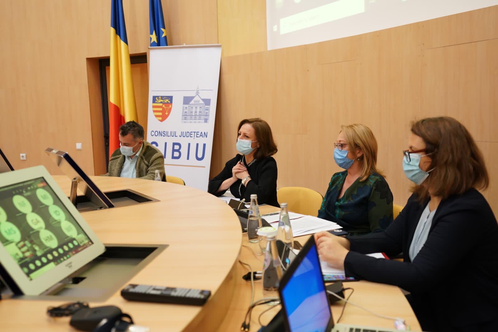 1.128 de copii din județul Sibiu au unul sau ambii părinți plecați în străinătate