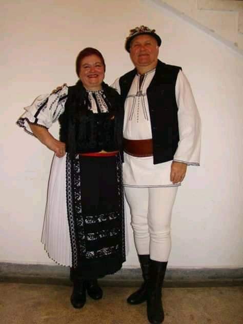 Un dansator de la Junii Sibiului, infectat cu COVID-19, a murit