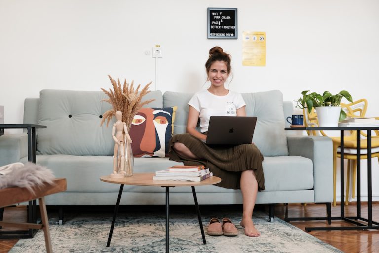 O tânără din Sibiu a creat un spațiu de coworking care pune în centrul activității comunitatea: „Nook e un spațiu ideal în care să vii să lucrezi”