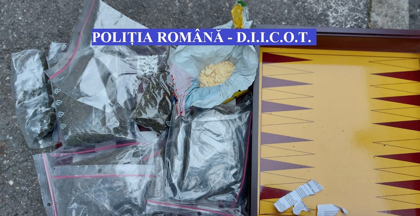 Percheziții în trei localități din județul Sibiu, la persoane bănuite de trafic de droguri
