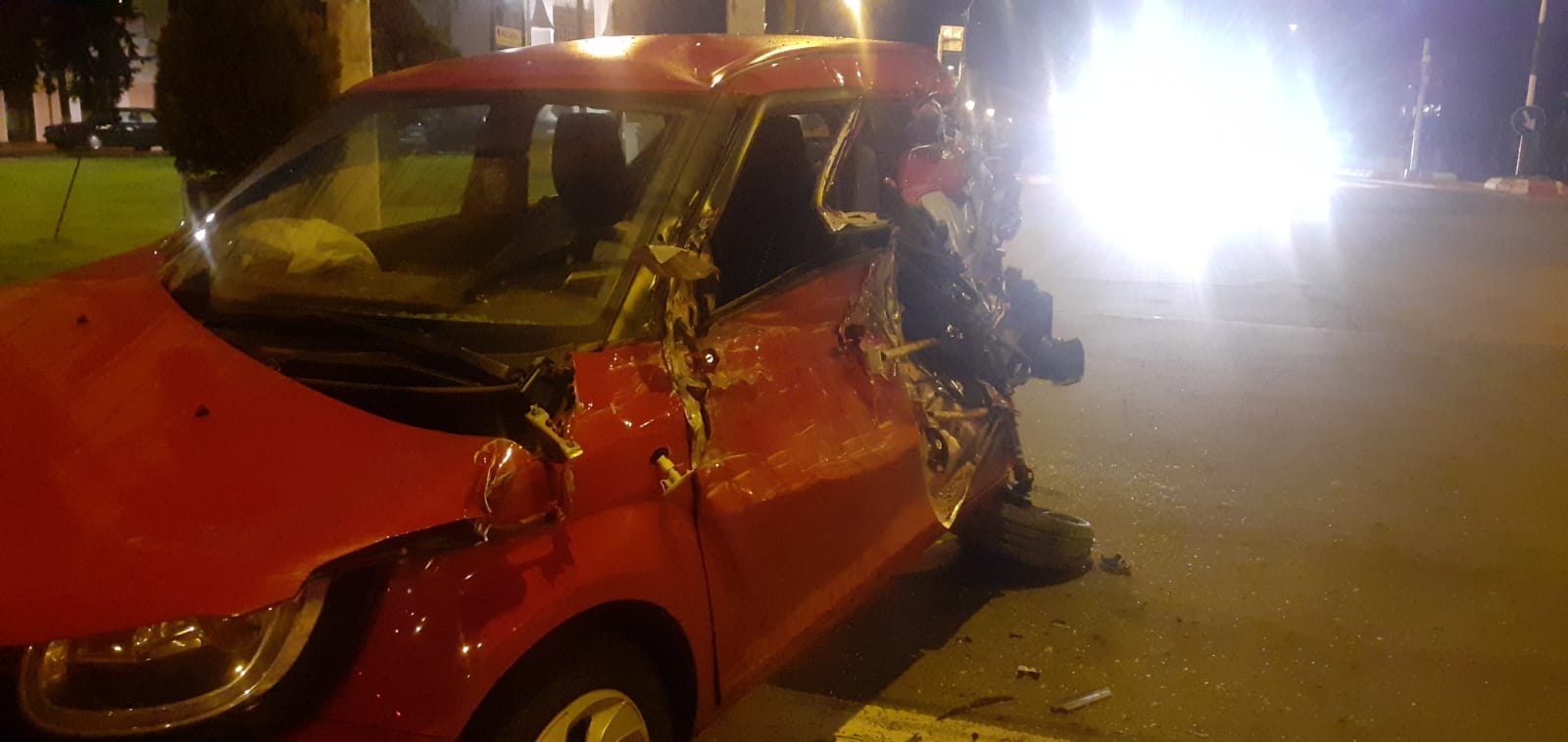 FOTO: Accident într-o intersecție din Mediaș. Un șofer a fost rănit