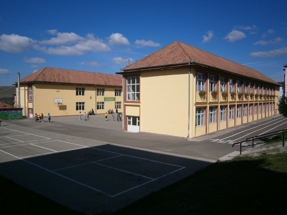 Aproape 11 milioane de lei pentru modernizarea unei școli și a unei străzi din Copșa Mică