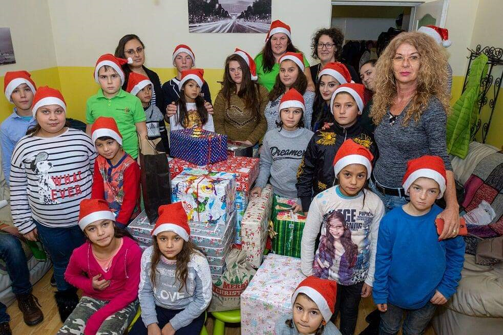 “Cutia cu cadouri” pentru 19 copii din Zlagna