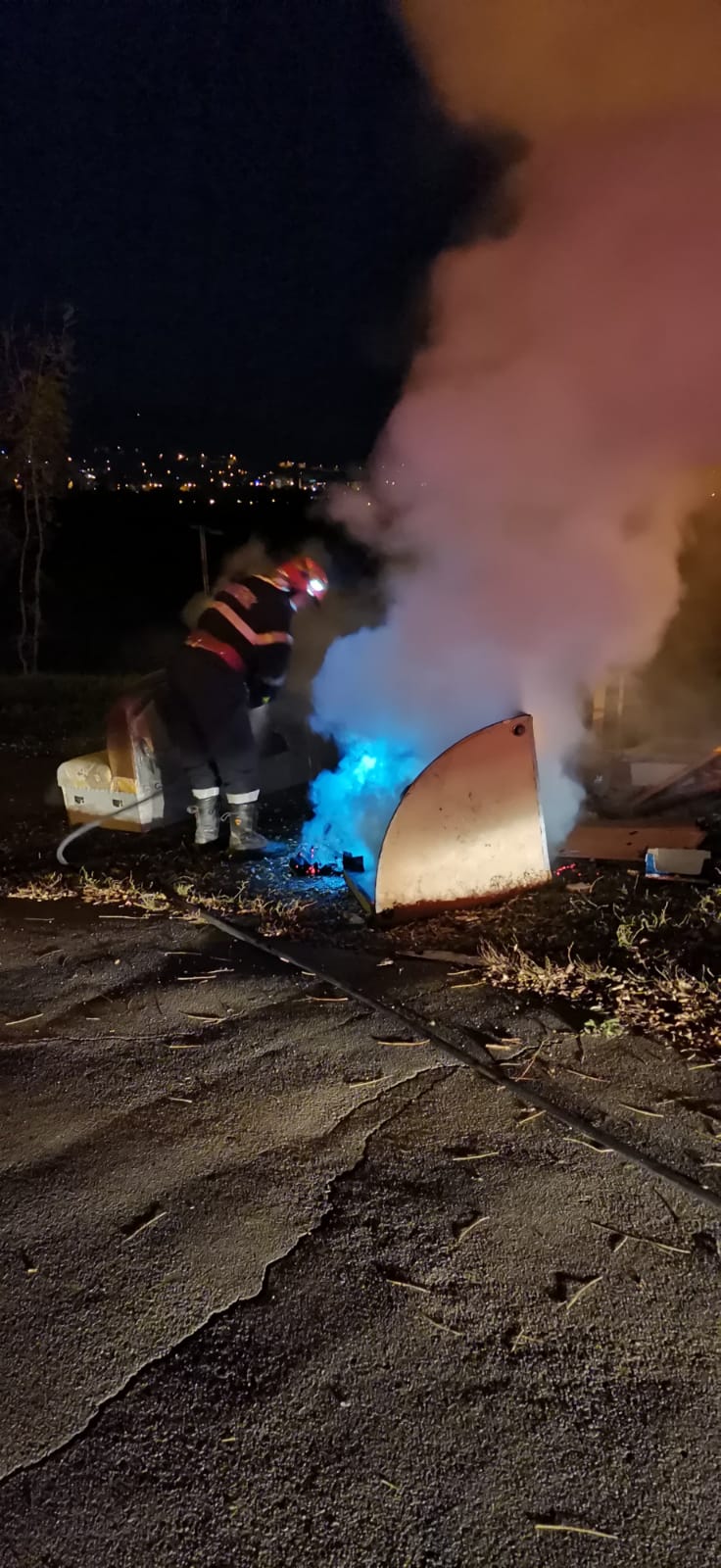 Incendiu în Mediaș. Au ars elemente de mobilier