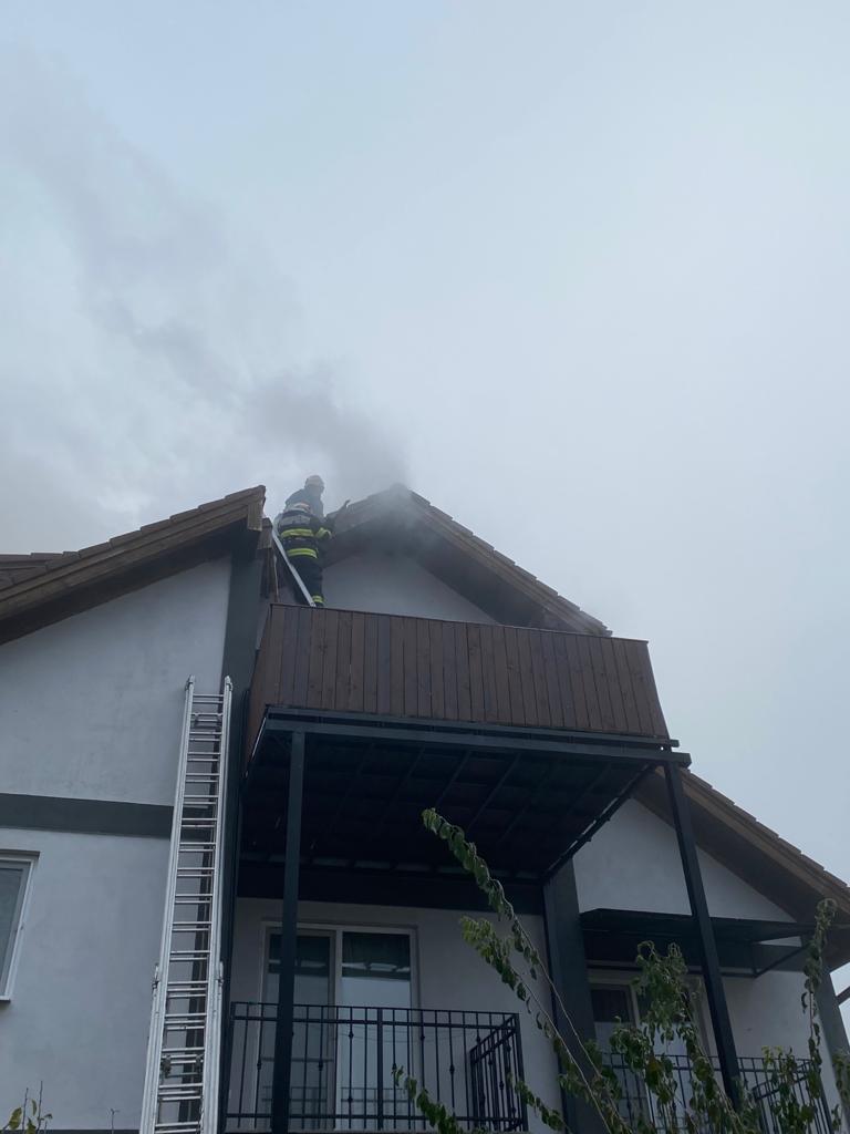 FOTO: Incendiu la o pensiune din Ocna Sibiului