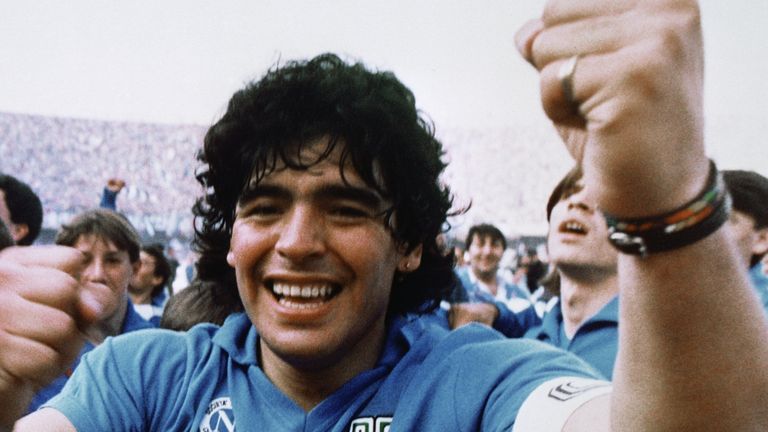 A murit Diego Armando Maradona