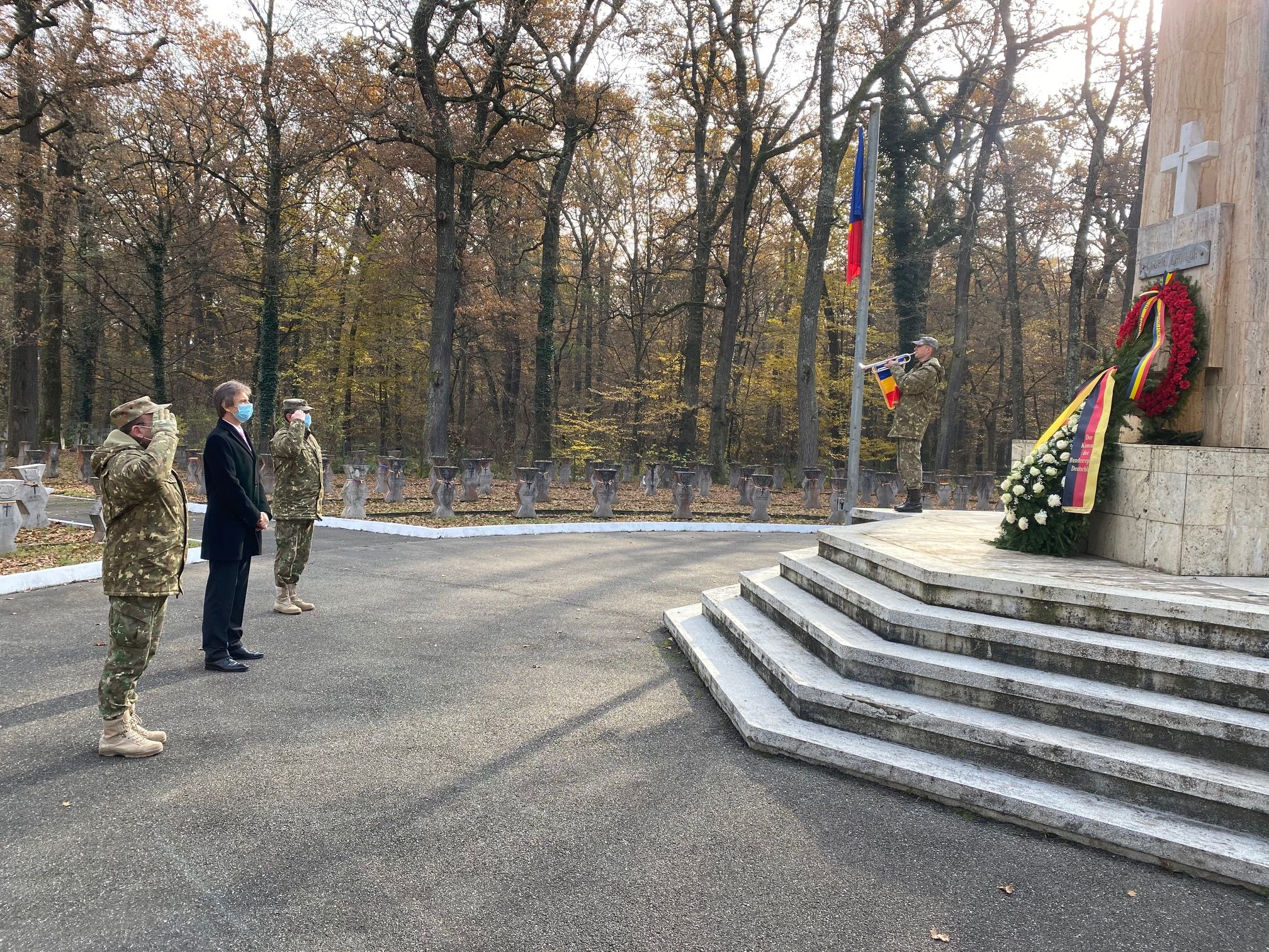 75 de ani de la încheierea celui de-Al Doilea Război Mondial, marcați printr-o depunere de coroane, la Sibiu