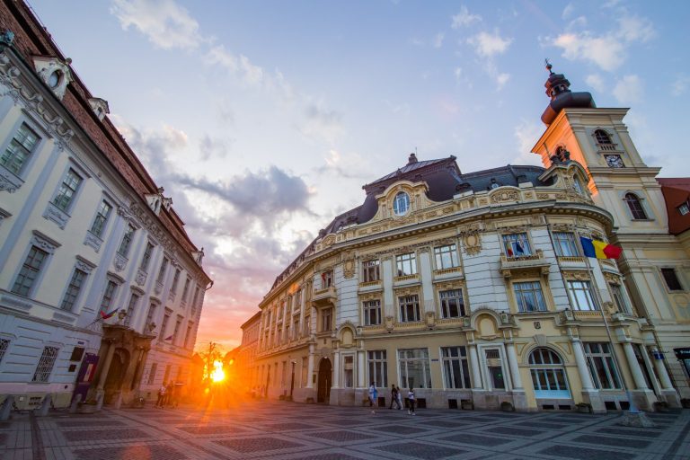 VIDEO: Atuurile Sibiului în competiția cu marile orașe din România, prezentate într-un clip inedit