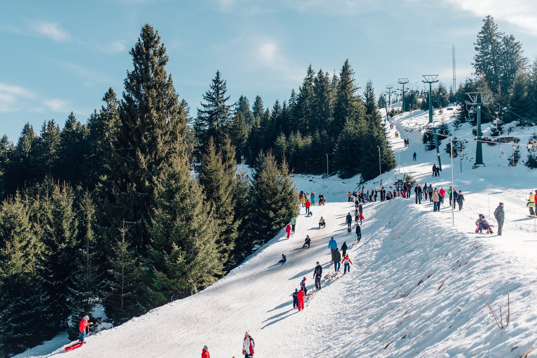 S-a deschis pârtia de săniuțe de la Arena Platoș. Sibienii au interdicție