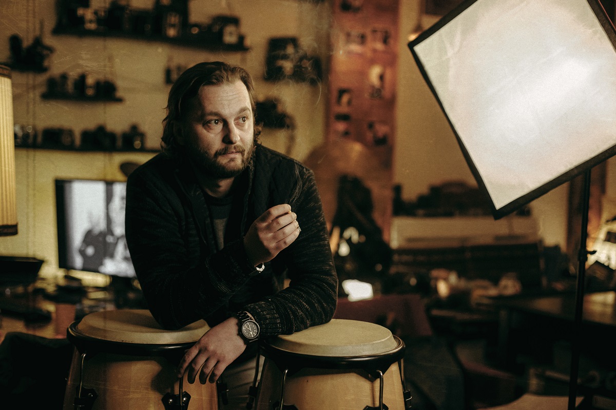 Rareș Helici, omul din spatele celor „O mie de portrete”. De la copilăria pe Valea Hârtibaciului, la colecția de aparate de fotografiat