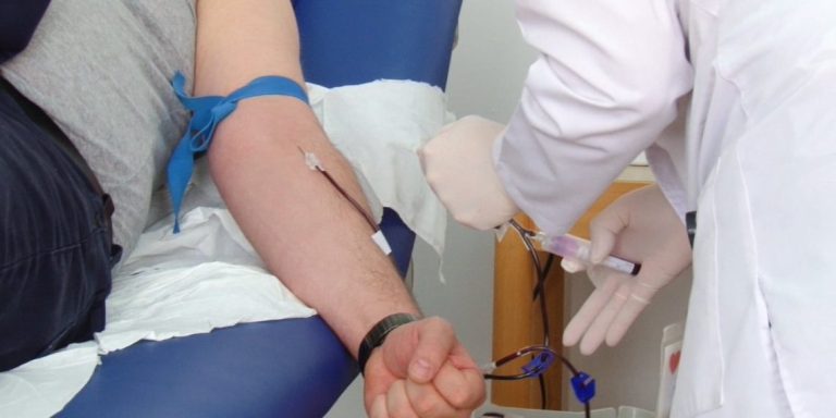 Studenții la Medicină organizează o campanie de donare de sânge și plasmă hiperimună