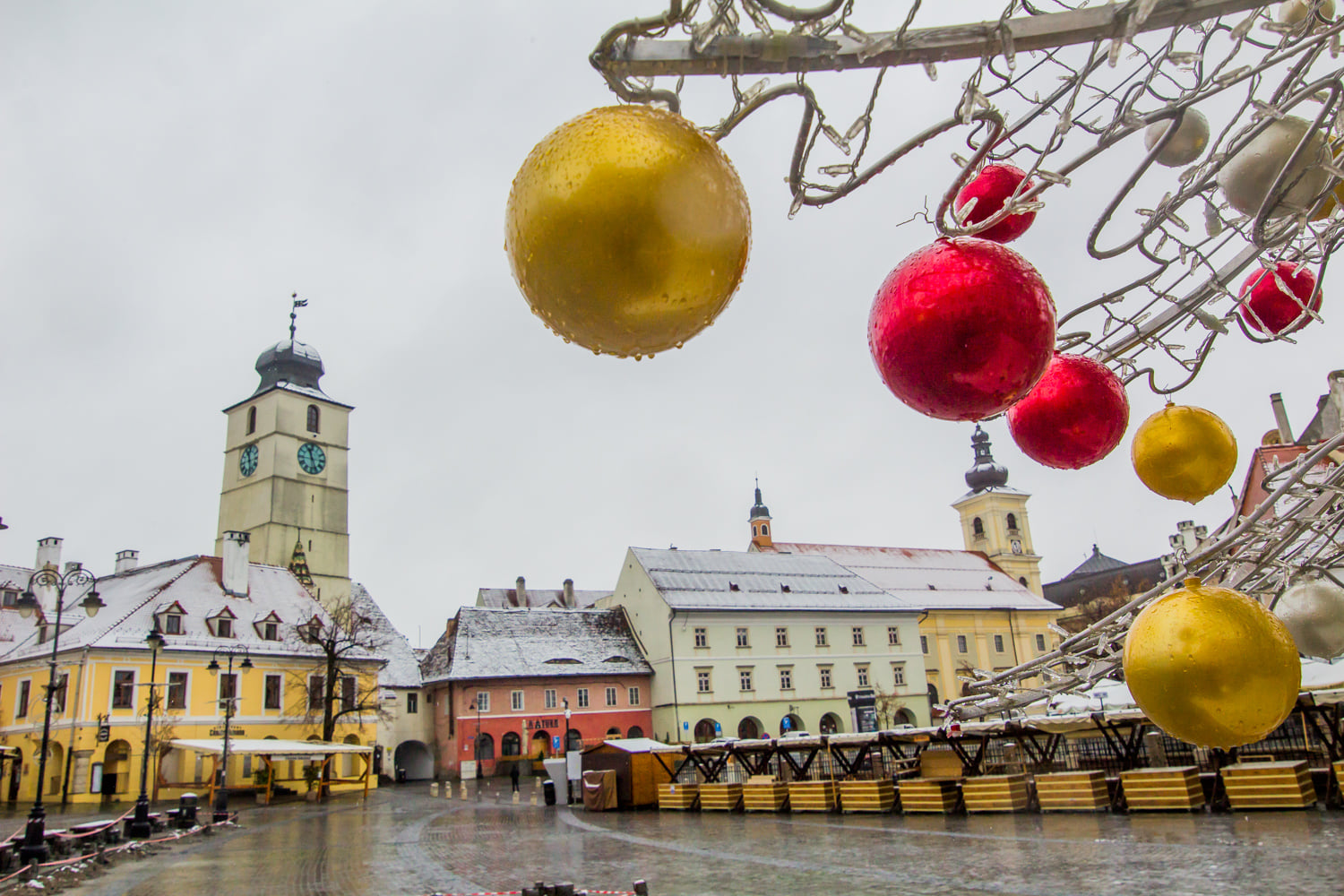 OMS recomandă petrecerea sărbătorilor de iarnă în grup restrâns și un Crăciun online