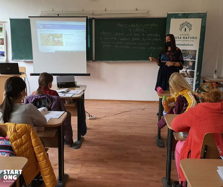 Cursuri în format 3D la școala din Laslea. Elevii de gimnaziu învață științe exacte cu ajutorul unei platforme interactive