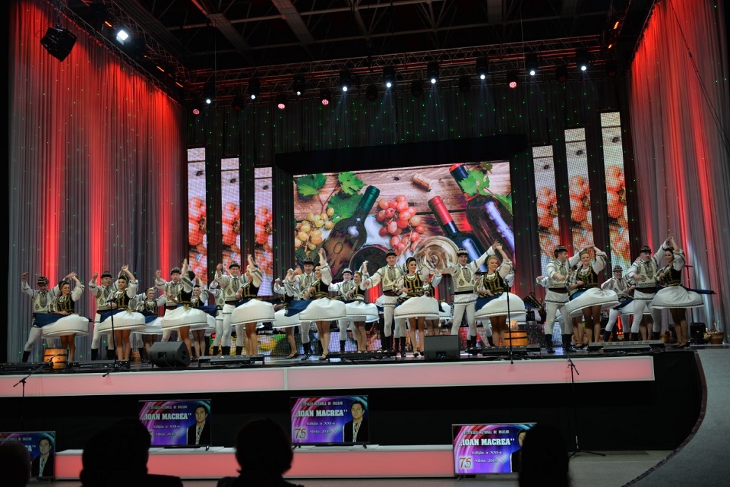 Mâine începe Festivalul Național de Folclor „Ioan Macrea”
