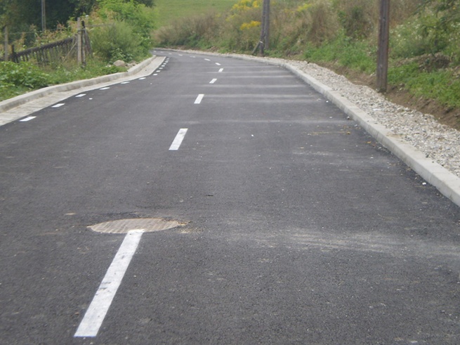 Se asfaltează drumul Șanta – Gâtul Berbecului – Râu Sadului, până în Avrig – Nou Român. Consiliul Județean modernizează 150 de km de drumuri