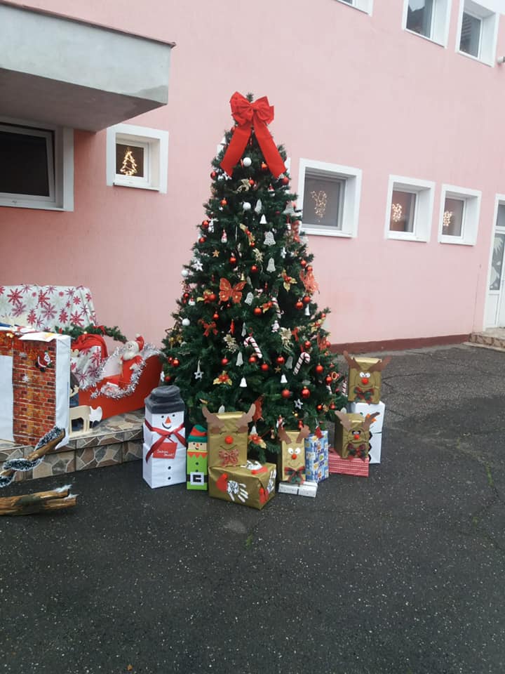 Mii de elevi din Mediaș vor primi daruri din partea lui Moș Crăciun