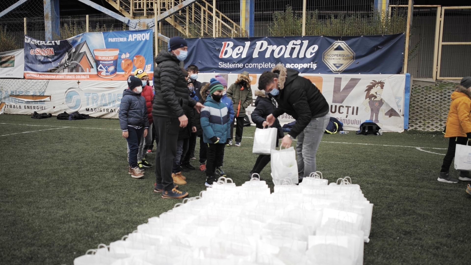 FOTO: Moș Crăciun a adus daruri pentru copiii și juniorii Gazului Metan