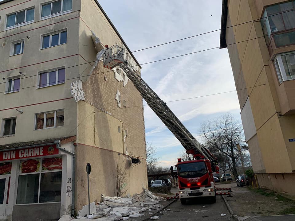 Peste 100 de intervenții pentru pompierii sibieni, în weekend