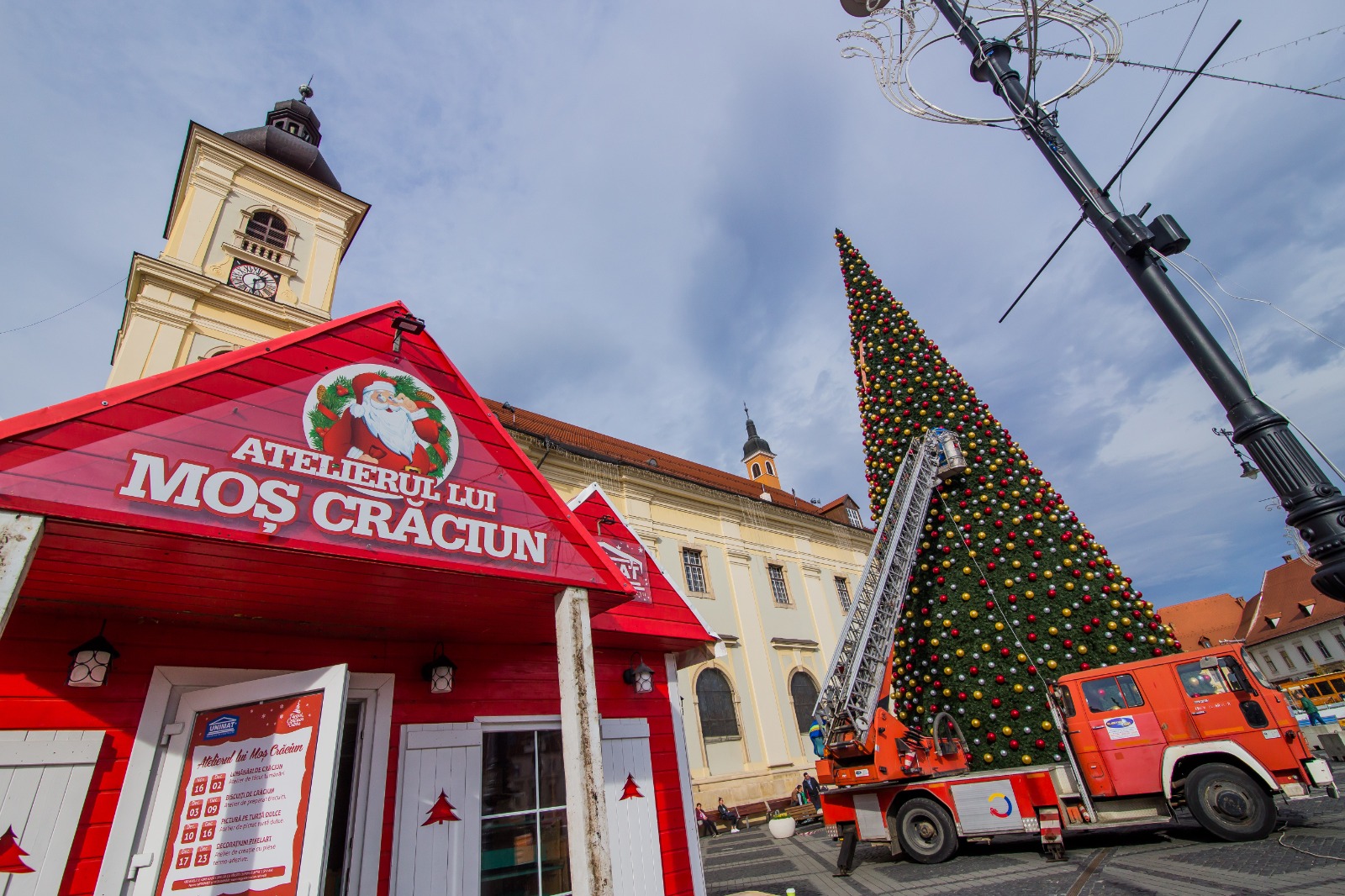 Secția de Boli Infecțioase Sibiu are nevoie de un modul exterior. Atelierul lui Moș Crăciun din Piața Mare ar putea fi de folos