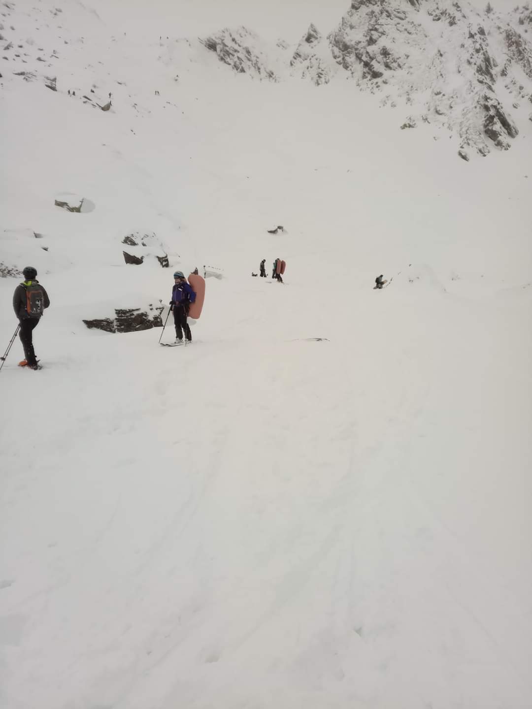 Două avalanșe, în Munții Făgăraș. Doi schiori s-au salvat singuri