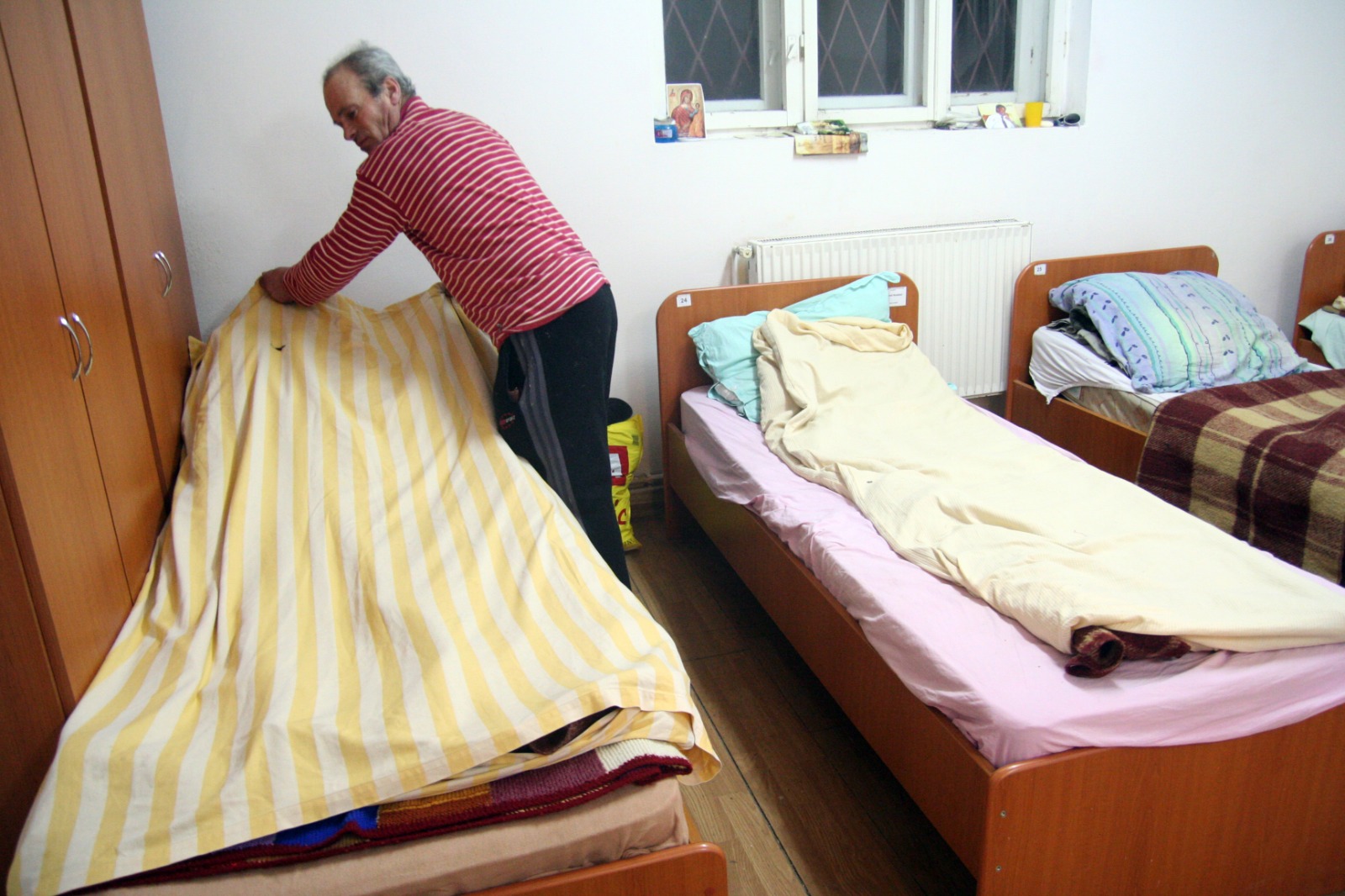 Adăpostul de noapte din Sibiu va fi reabilitat. Instalații și finisaje schimbate, rampă de acces pentru persoanele cu dizabilități și mai multe grupuri sanitare