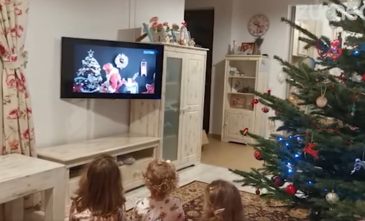 Un sibian „livrează” urări personalizate de la Moș Crăciun, What’s UP, Andra Gogan și Ghiță Ciobanul