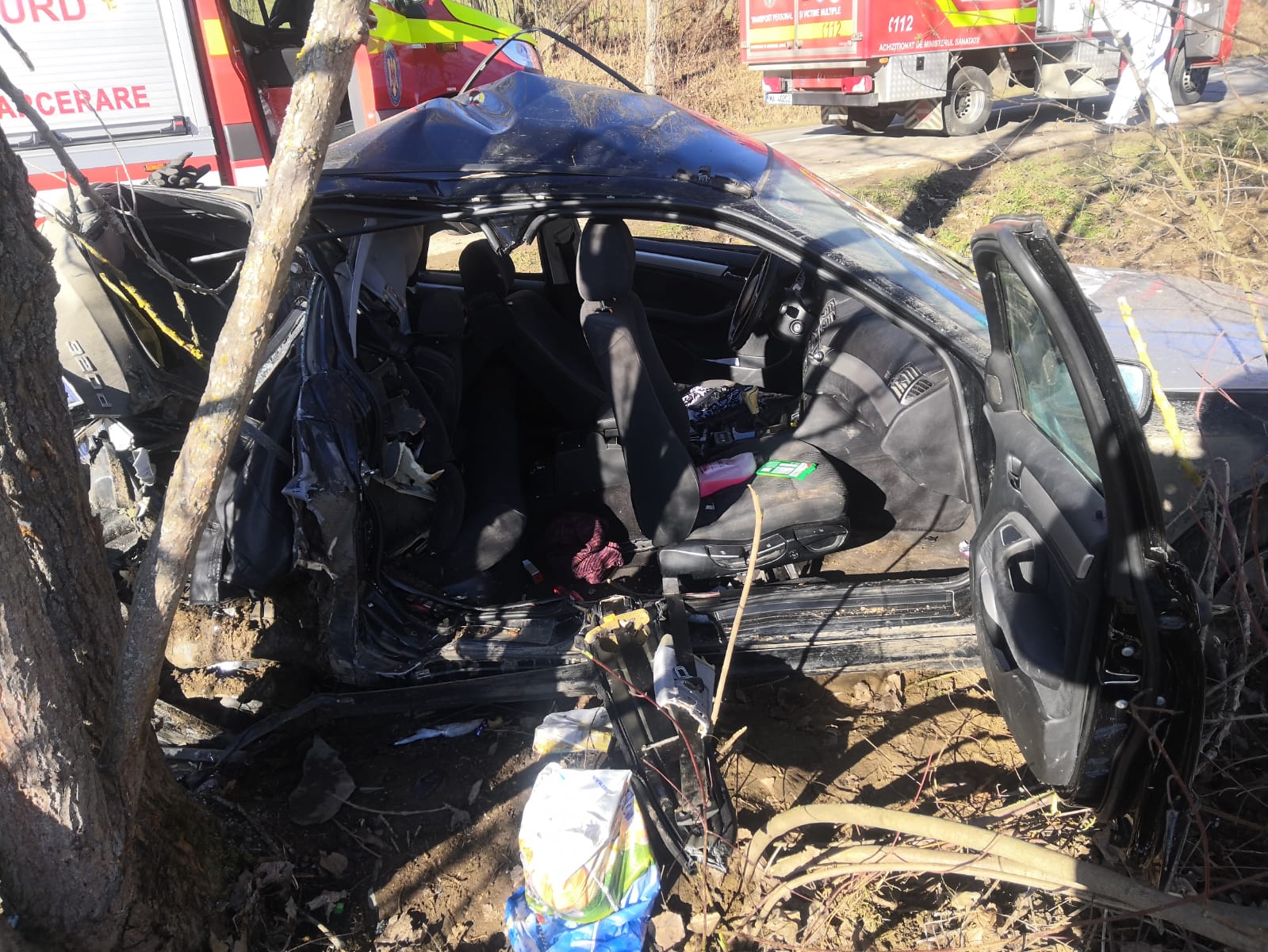 FOTO: 3 răniți într-un accident grav produs pe un drum județean