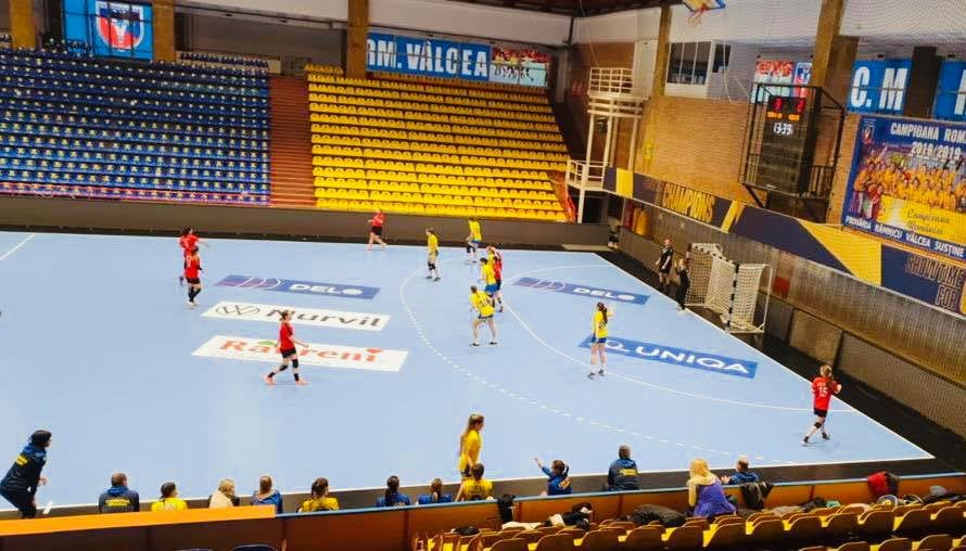 Handbalistele CSȘ Mediaș, la un turneu în Râmnicu Vâlcea