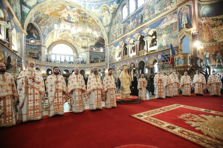 Hram la Facultatea de Teologie din Sibiu. ÎPS Laurențiu Streza: „Sfinţii Trei Ierarhi vor mijloci pentru noi ca Dumnezeu să ridice încercarea aceasta care se află asupra noastră”