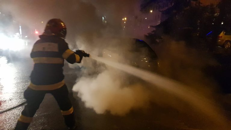 O camionetă a luat foc, în Bungard