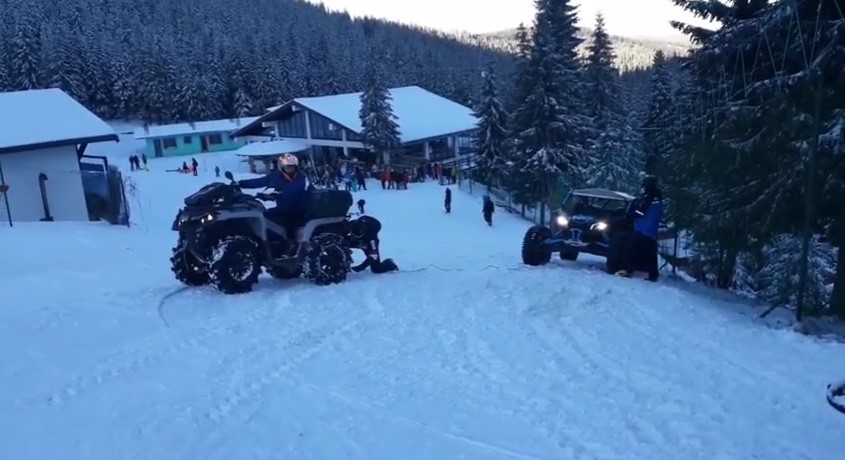 Doi medieșeni, amendați după ce au intrat cu ATV-urile pe pârtia de schi