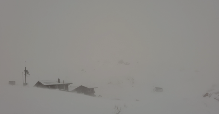 Cel mai mare strat de zăpadă şi risc însemnat de avalanşe, la Bâlea Lac