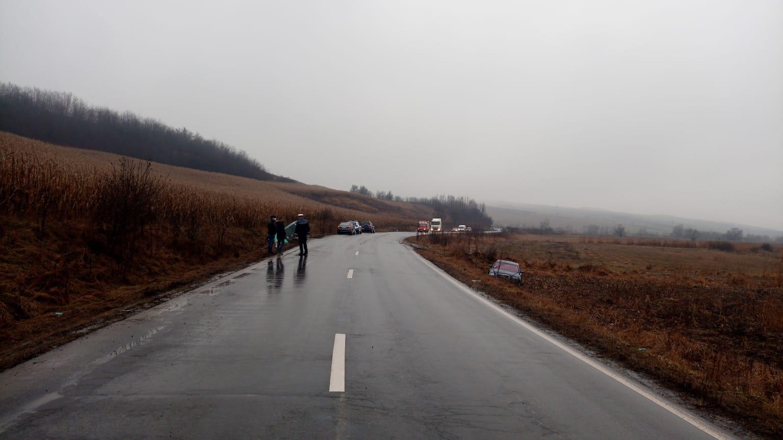 FOTO: Doi șoferi răniți pe Drumul Național 14A, la Blăjel