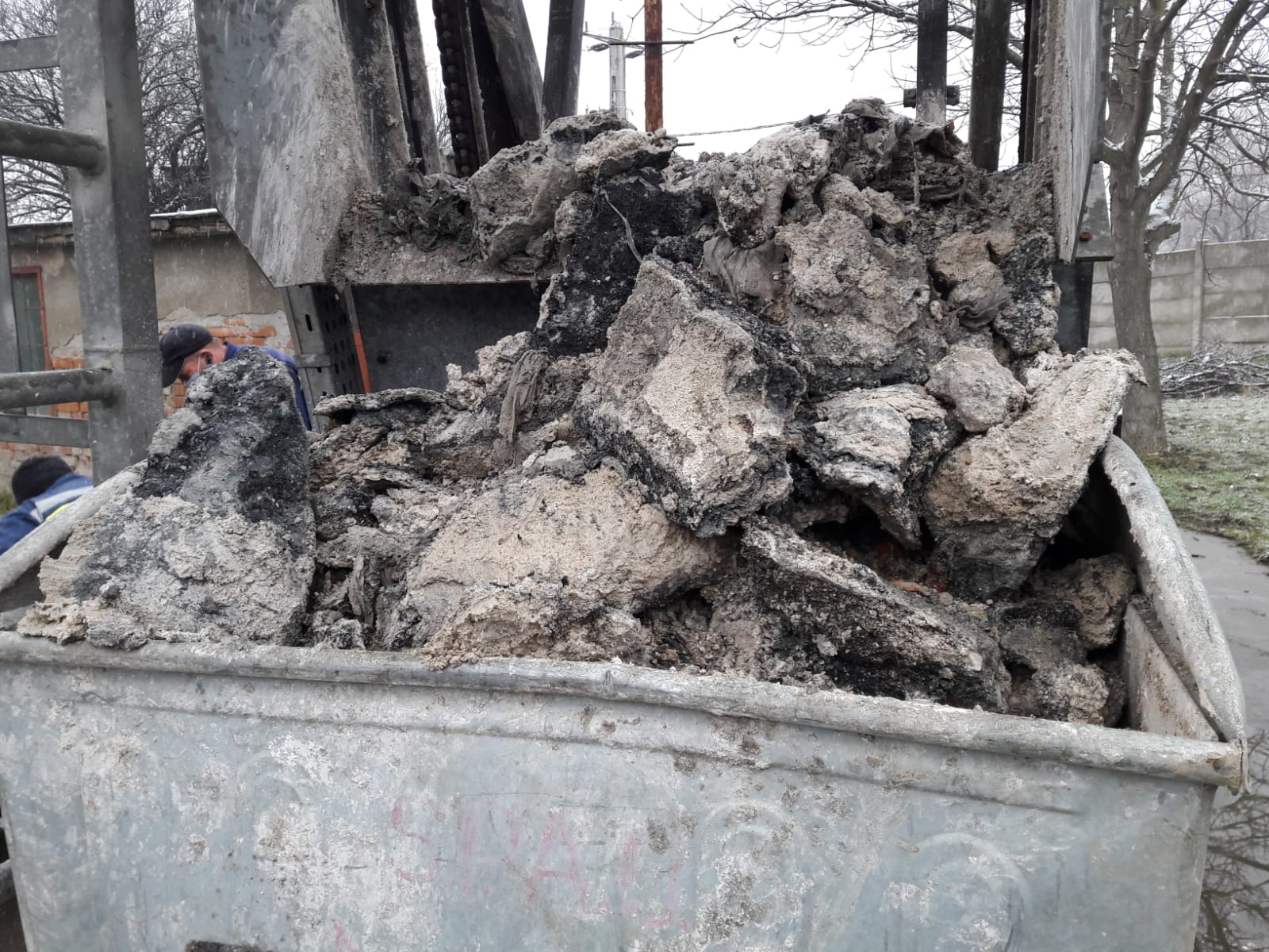 Protejați rețeaua de canalizare și mediul înconjurător prin reciclarea uleiului alimentar uzat!