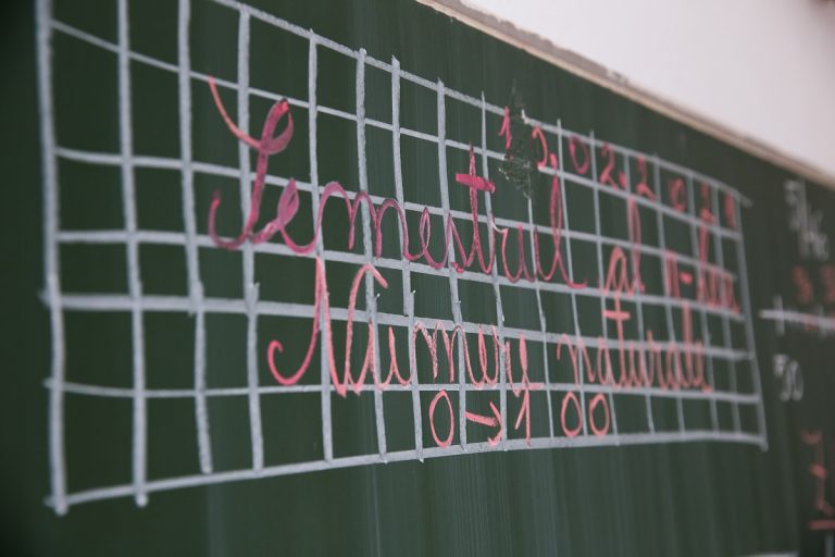 Burse de performanță pentru elevii din școlile private