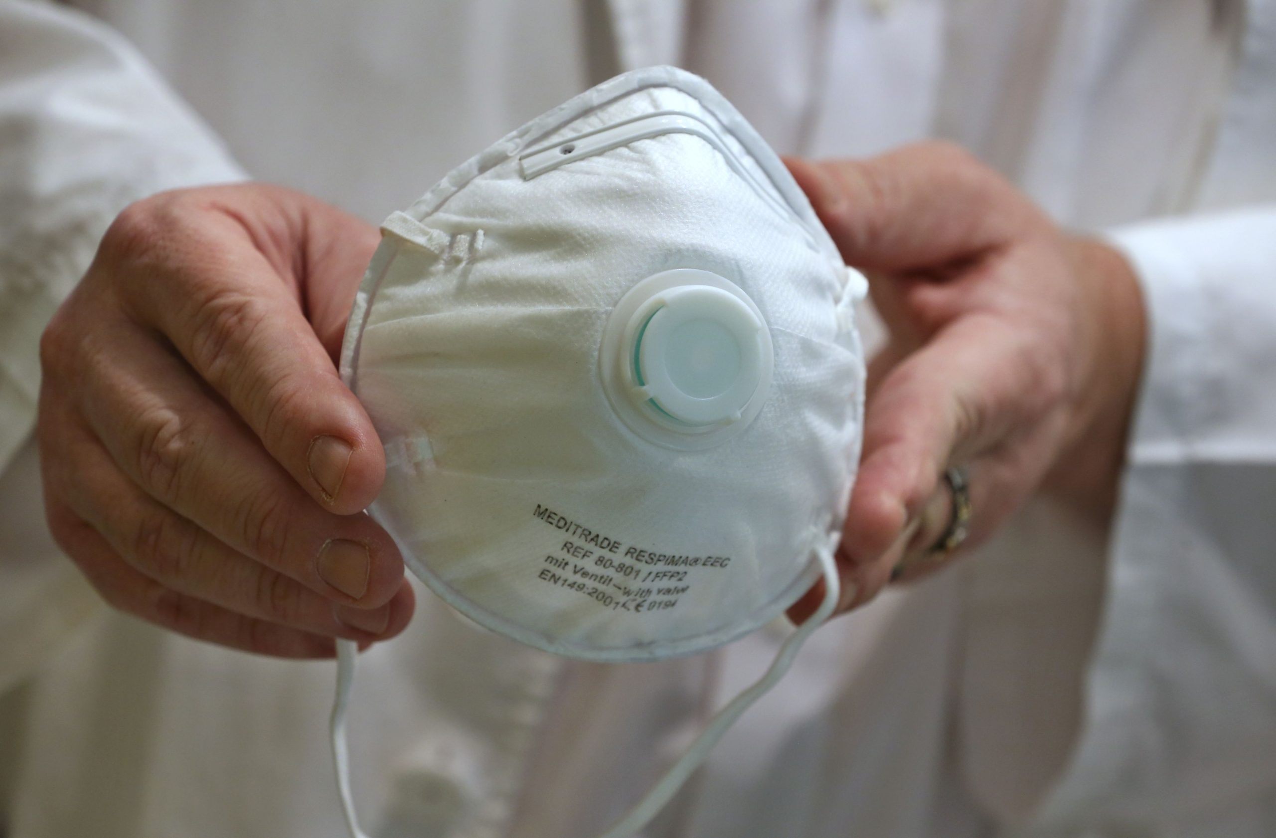 Ministerul Sănătății avertizează: Măştile cu supapă nu sunt recomandate în contextul pandemiei de coronavirus