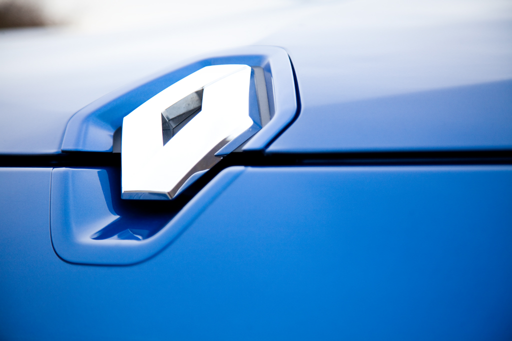 Renault suspendă producţia la mai multe uzine, inclusiv în România, din cauza lipsei de cipuri