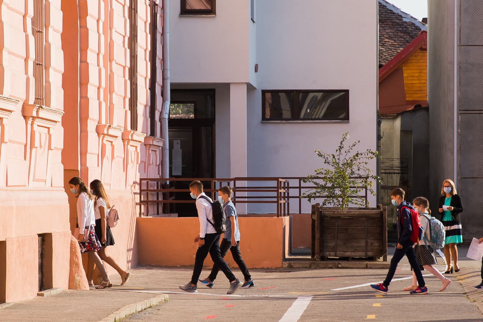 Primul semestru al anului școlar următor se va încheia înainte de sărbătorile de iarnă