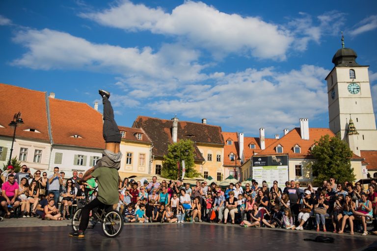 Vom avea festival de teatru în 2021? „Desfășurarea online a FITS este singura certitudine pe care o putem oferi în acest moment!”