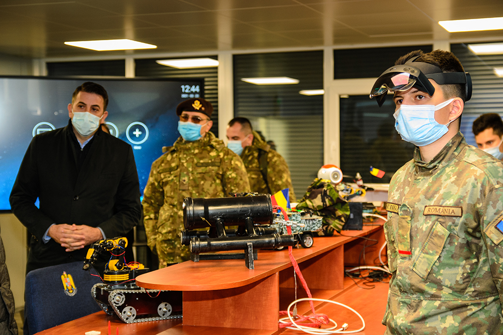 GALERIE FOTO Cum a distribuit ministrul Ciucă parolele de la Academia Militară din Sibiu