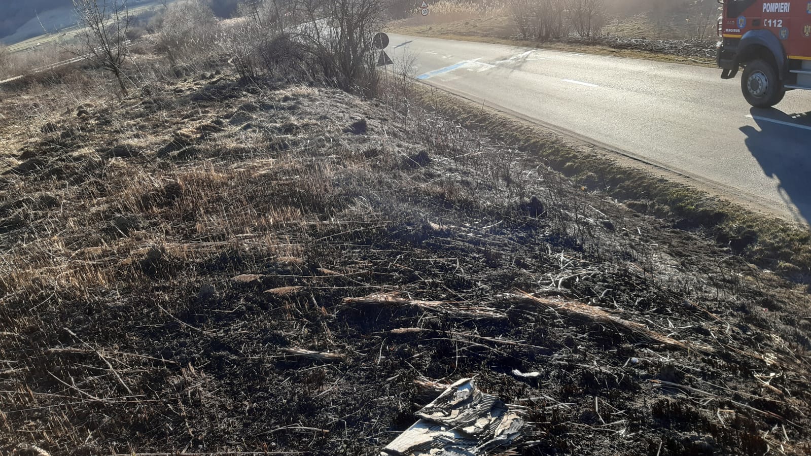 FOTO: Două incendii de vegetație stinse de pompierii din Mediaș și Săliște
