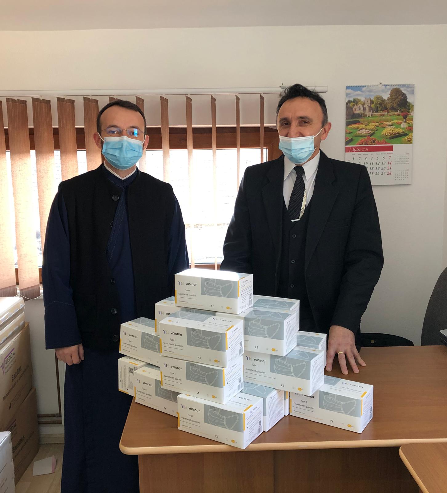 2.000 de măști de protecție pentru copiii din comuna Păuca donate de Parohia Broșteni