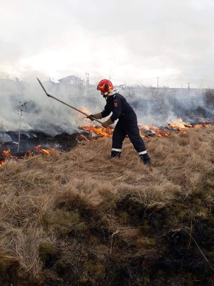 Peste 20 de incendii de vegetație s-au produs în județul Sibiu