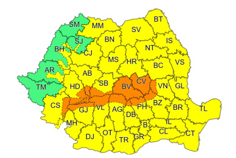 Coduri galben și portocaliu, cu ninsori și vânt puternic, pentru următoarele 24 de ore