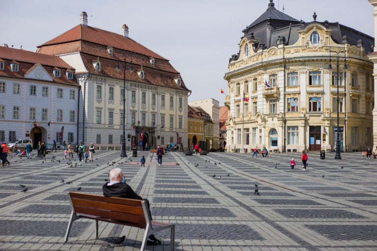 Rata de incidență cumulată a cazurilor COVID din județul Sibiu a scăzut, în sfârșit, sub 3. În municipiul Sibiu rămâne peste 4